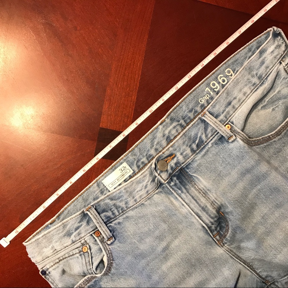 Women’s Gap sexy boyfriend jeans size 32